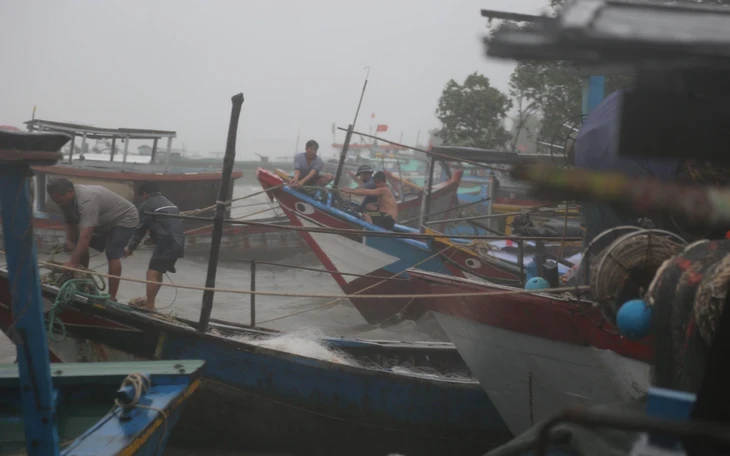 Bão Hagupit vừa hình thành ở tây bắc Thái Bình Dương, có vào Biển Đông? Bão Hagupit vừa hình thành ở tây bắc Thái Bình Dương, có vào Biển Đông?