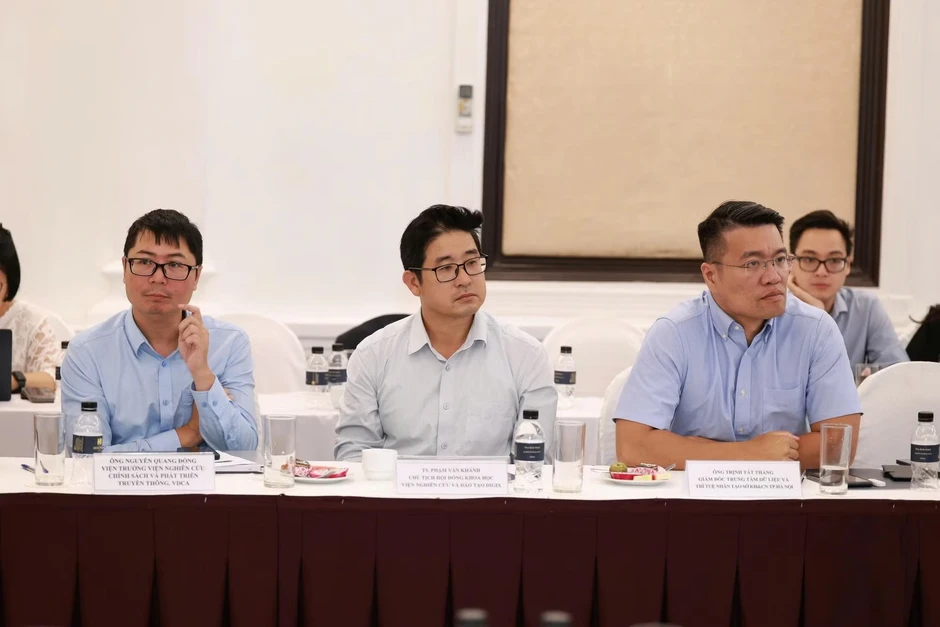 Chuyển đổi số không thể dừng ở phần mềm khi người dân vẫn phải chờ lâu Chuyển đổi số không thể dừng ở phần mềm khi người dân vẫn phải chờ lâu
