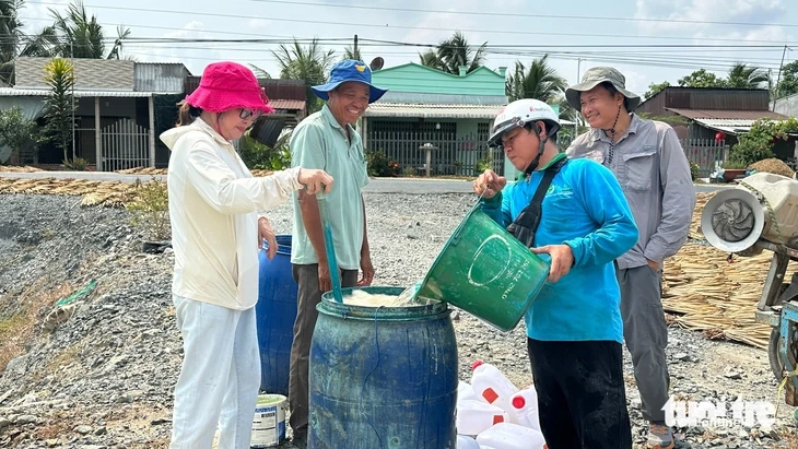 Chuyên gia đề xuất giải pháp thay thế đốt rơm sau thu hoạch lúa ở miền Tây Chuyên gia đề xuất giải pháp thay thế đốt rơm sau thu hoạch lúa ở miền Tây