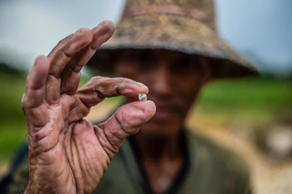 Chuyên gia ngọc học chỉ ra những hiểu lầm phổ biến về kim cương Chuyên gia ngọc học chỉ ra những hiểu lầm phổ biến về kim cương