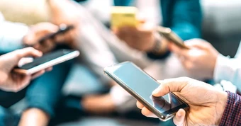 Con người ngày càng 'im lặng', mỗi năm nói ít đi hàng trăm từ
