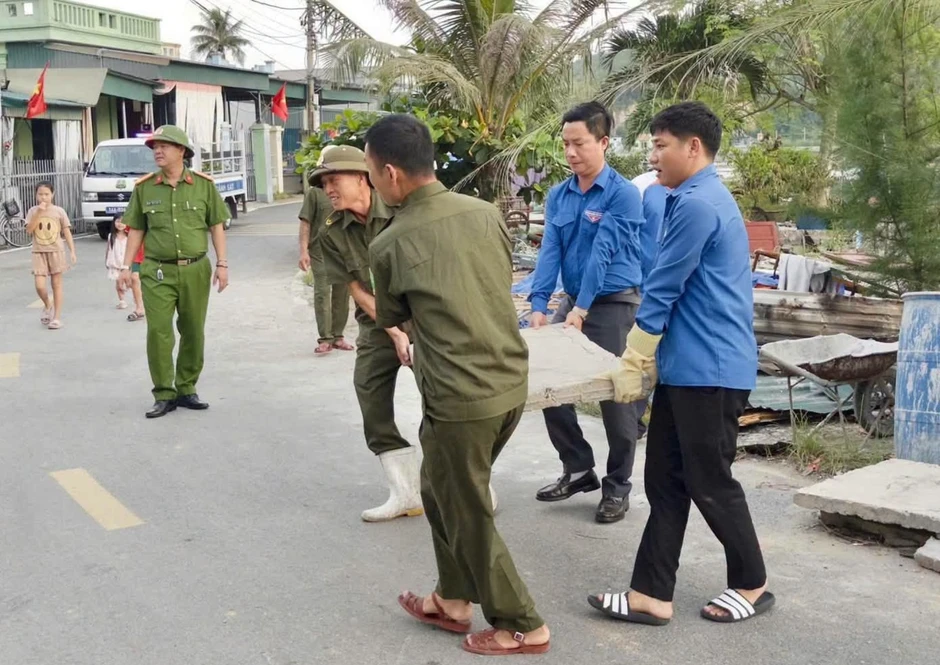 Đặc khu Vân Đồn lập đội thanh niên 'phản ứng nhanh' với rác thải Đặc khu Vân Đồn lập đội thanh niên 'phản ứng nhanh' với rác thải