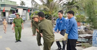 Đặc khu Vân Đồn lập đội thanh niên 'phản ứng nhanh' với rác thải