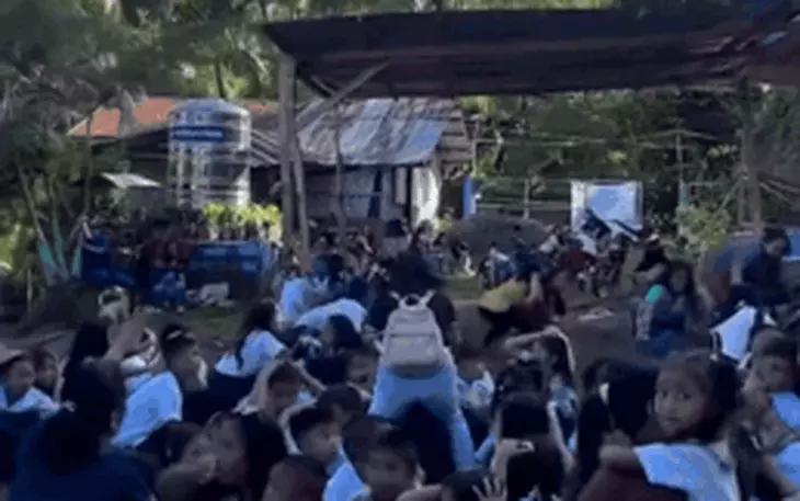 Đáy biển nâng lên 2m sau trận động đất kinh hoàng ở Philippines Đáy biển nâng lên 2m sau trận động đất kinh hoàng ở Philippines