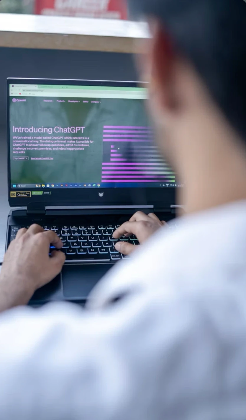 Nghiên cứu mới hé lộ sự thật về nguy cơ AI “cướp việc” người trẻ Nghiên cứu mới hé lộ sự thật về nguy cơ AI “cướp việc” người trẻ