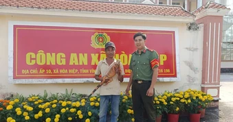 Phát hiện rồng Nam Mỹ sau nhà, người dân đem nộp công an