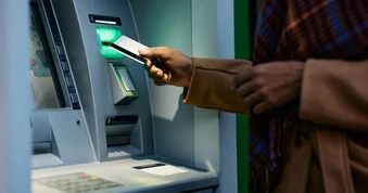 Sự thật bất ngờ về tiếng “xoành xoạch” của máy ATM khi rút tiền