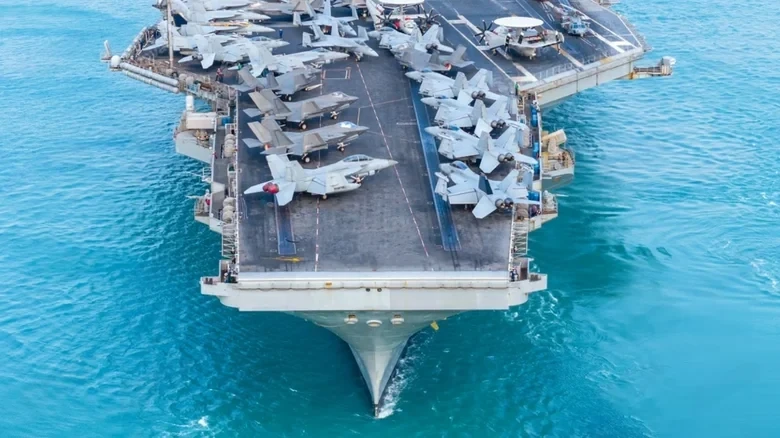 Sức mạnh của tàu sân bay nằm ở những cỗ máy phát điện khổng lồ Sức mạnh của tàu sân bay nằm ở những cỗ máy phát điện khổng lồ