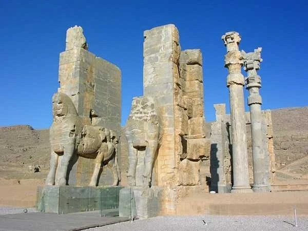 Trước Ba Tư cổ đại, vùng đất Iran đã có nền văn minh gồm chữ viết và đô thị
