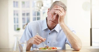 Vì sao nhiều người chán ăn khi bị ốm?