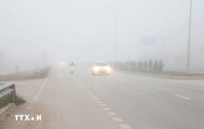 Xuất hiện sương mù dày đặc, phủ trắng tại An Giang ngày 7/3
