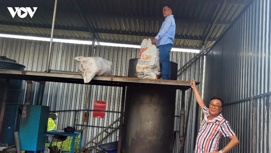 “Biến” gáo dừa thành sản phẩm xuất khẩu có giá trị “Biến” gáo dừa thành sản phẩm xuất khẩu có giá trị