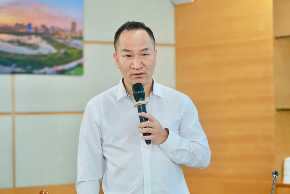 "2 vợ chồng thu nhập 30 - 40 triệu/tháng có thể mất 30 năm nhịn ăn uống mới mua được nhà, đừng vì sĩ diện phải sở hữu nhà mà mua bằng mọi giá" "2 vợ chồng thu nhập 30 - 40 triệu/tháng có thể mất 30 năm nhịn ăn uống mới mua được nhà, đừng vì sĩ diện phải sở hữu nhà mà mua bằng mọi giá"