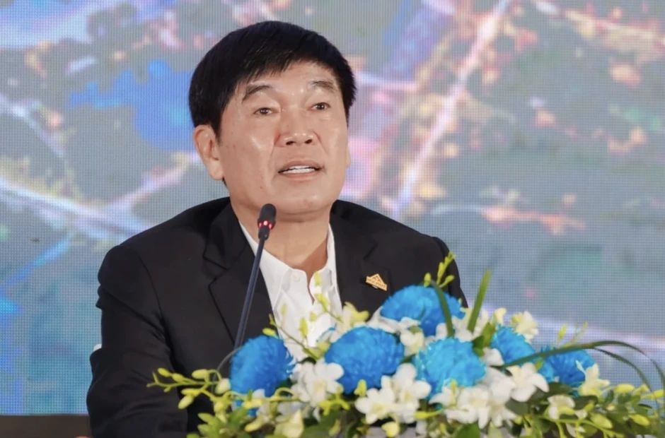 ‘Vua thép’ tự tin về thép ray đường sắt, kỳ vọng trục đại lộ ven sông Hồng ‘Vua thép’ tự tin về thép ray đường sắt, kỳ vọng trục đại lộ ven sông Hồng