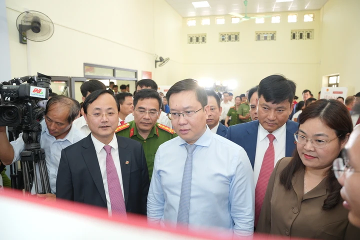 Agribank đồng hành cùng tỉnh Ninh Bình triển khai mô hình Kiosk thông minh Agribank đồng hành cùng tỉnh Ninh Bình triển khai mô hình Kiosk thông minh