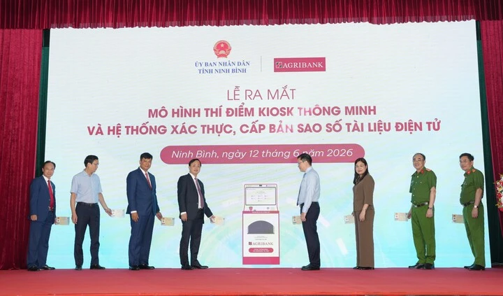 Agribank đồng hành cùng tỉnh Ninh Bình triển khai mô hình Kiosk thông minh Agribank đồng hành cùng tỉnh Ninh Bình triển khai mô hình Kiosk thông minh