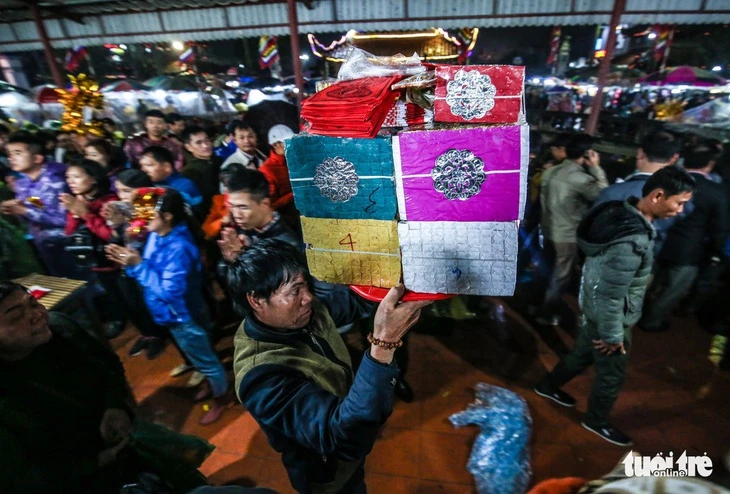Bán vàng mã, một doanh nghiệp thu gần 1 tỉ đồng mỗi ngày Bán vàng mã, một doanh nghiệp thu gần 1 tỉ đồng mỗi ngày