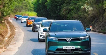 Bán xe 'mát tay' như tỷ phú Phạm Nhật Vượng: Mỗi ngày người Việt mua hơn 800 xe VinFast, Limo Green thành 'ngôi sao' mới