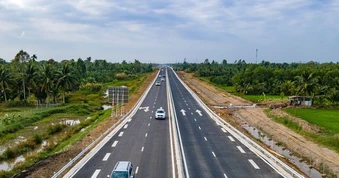 Bắt đầu thu phí 5 đoạn tuyến cao tốc Bắc - Nam