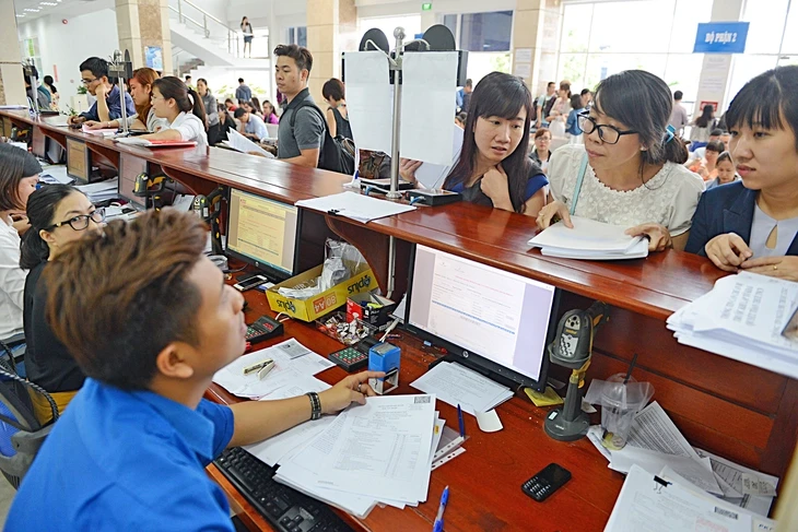 Bất ngờ phát hiện nợ thuế hàng trăm triệu đồng sau khi cài eTax Mobile Bất ngờ phát hiện nợ thuế hàng trăm triệu đồng sau khi cài eTax Mobile