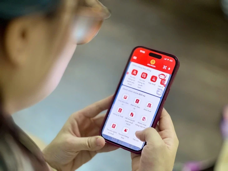 Bất ngờ phát hiện nợ thuế hàng trăm triệu đồng sau khi cài eTax Mobile Bất ngờ phát hiện nợ thuế hàng trăm triệu đồng sau khi cài eTax Mobile