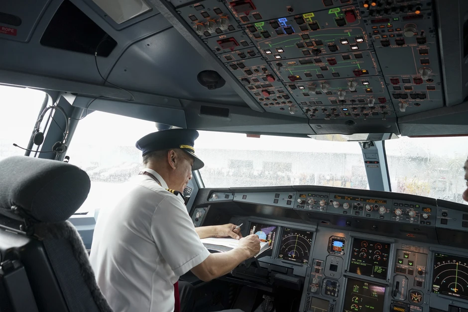 Bên trong buồng lái máy bay thân rộng đầu tiên của Sun PhuQuoc Airways Bên trong buồng lái máy bay thân rộng đầu tiên của Sun PhuQuoc Airways
