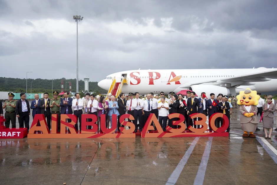 Bên trong buồng lái máy bay thân rộng đầu tiên của Sun PhuQuoc Airways Bên trong buồng lái máy bay thân rộng đầu tiên của Sun PhuQuoc Airways