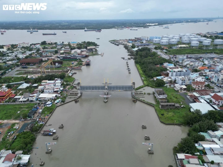 Bí thư Trần Lưu Quang: TP.HCM sắp khởi động loạt dự án tổng vốn hơn 10 tỷ USD Bí thư Trần Lưu Quang: TP.HCM sắp khởi động loạt dự án tổng vốn hơn 10 tỷ USD