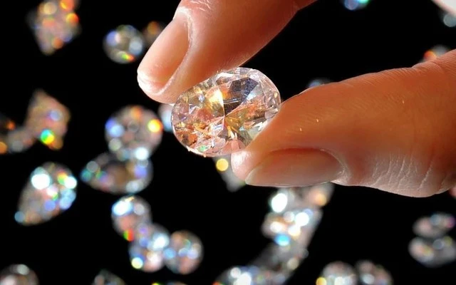 Biểu tượng của tình yêu vĩnh cửu rớt giá thảm hại vì món đồ nhân tạo Biểu tượng của tình yêu vĩnh cửu rớt giá thảm hại vì món đồ nhân tạo