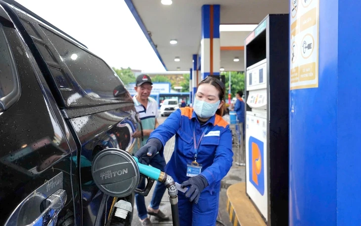Bộ Công Thương công bố: Giá xăng RON95 giảm gần 4.000 đồng/lít, dầu hỏa 4.100 đồng/lít Bộ Công Thương công bố: Giá xăng RON95 giảm gần 4.000 đồng/lít, dầu hỏa 4.100 đồng/lít