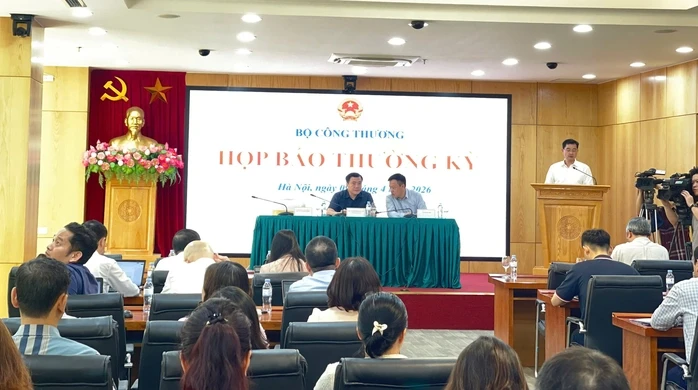 Bộ Công Thương nêu lý do vì sao điều hành giá xăng dầu vào nửa đêm? Bộ Công Thương nêu lý do vì sao điều hành giá xăng dầu vào nửa đêm?