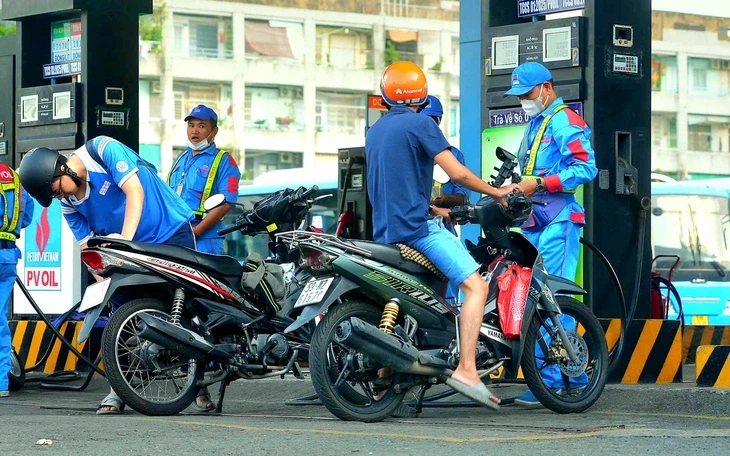 Bộ Công Thương tiếp tục phát thông tin mới về điều hành giá xăng dầu Bộ Công Thương tiếp tục phát thông tin mới về điều hành giá xăng dầu