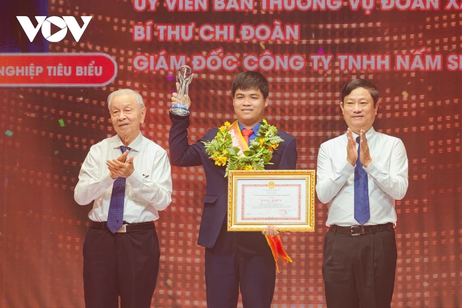 Bỏ phố về quê khởi nghiệp thành công từ cây nấm Bỏ phố về quê khởi nghiệp thành công từ cây nấm