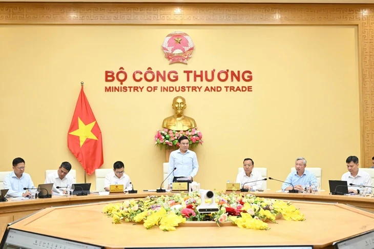 Bộ trưởng Lê Mạnh Hùng: Không để xảy ra tình trạng cắt điện trong giai đoạn nắng nóng