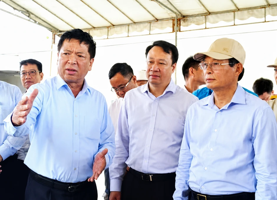 Bộ trưởng Xây dựng: Hoàn thành cao tốc Cam Lộ - La Sơn trước 30/11 Bộ trưởng Xây dựng: Hoàn thành cao tốc Cam Lộ - La Sơn trước 30/11