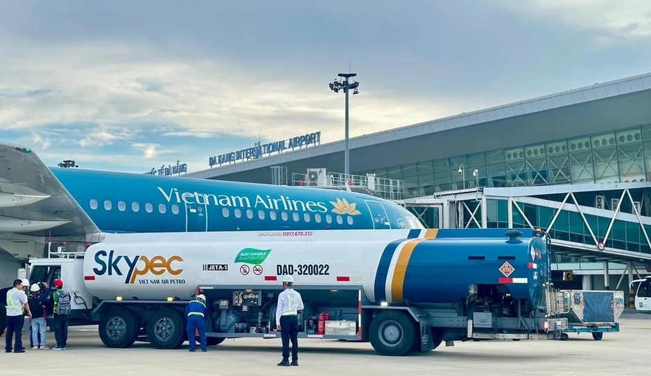 Bộ Xây dựng yêu cầu làm rõ cơ sở pháp lý phụ thu nhiên liệu bay Bộ Xây dựng yêu cầu làm rõ cơ sở pháp lý phụ thu nhiên liệu bay