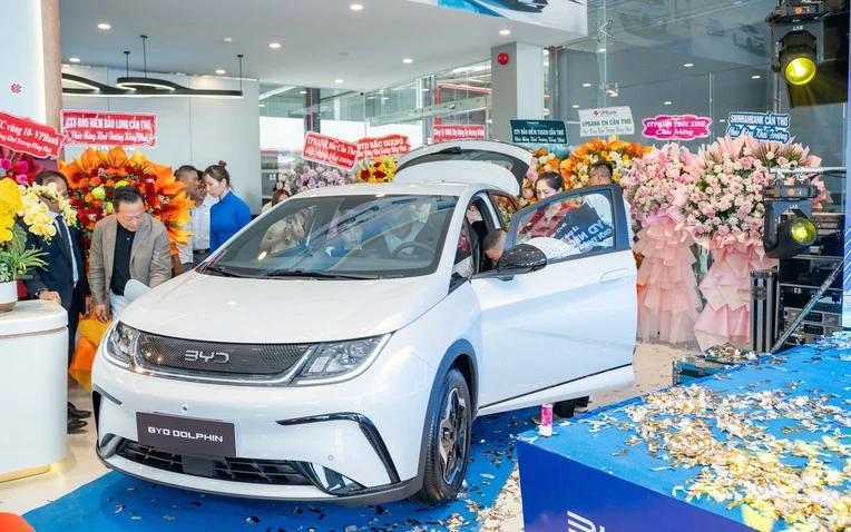 BYD tung mẫu xe sừng sỏ tại Cần Thơ: Dolphin 2026 chạy "căng sức" 435 km/lần sạc BYD tung mẫu xe sừng sỏ tại Cần Thơ: Dolphin 2026 chạy "căng sức" 435 km/lần sạc