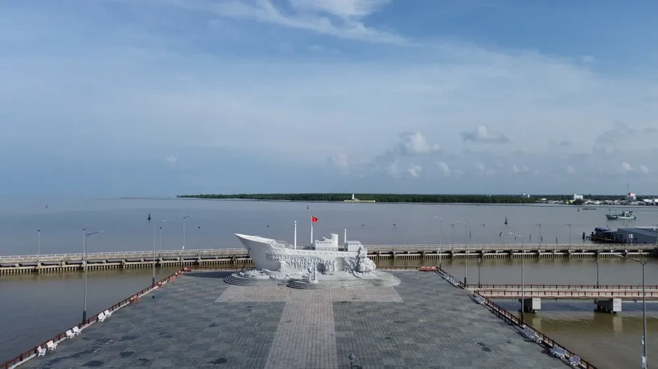 Cà Mau xây cảng du lịch, hàng hóa thuộc Khu tượng đài kỷ niệm chuyến tàu tập kết ra Bắc Cà Mau xây cảng du lịch, hàng hóa thuộc Khu tượng đài kỷ niệm chuyến tàu tập kết ra Bắc