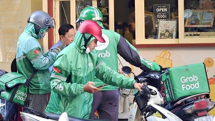 Các hãng xe công nghệ tung gói hỗ trợ, tài xế vẫn ra sức tìm giải pháp tiết kiệm Các hãng xe công nghệ tung gói hỗ trợ, tài xế vẫn ra sức tìm giải pháp tiết kiệm