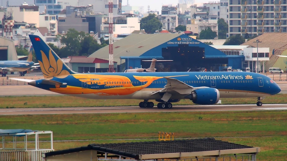 Cái đuôi máy bay Việt Nam khiến người Canada trầm trồ: Được khen đẹp nhất trong những chiếc Boeing 787-9 từng nhìn thấy Cái đuôi máy bay Việt Nam khiến người Canada trầm trồ: Được khen đẹp nhất trong những chiếc Boeing 787-9 từng nhìn thấy