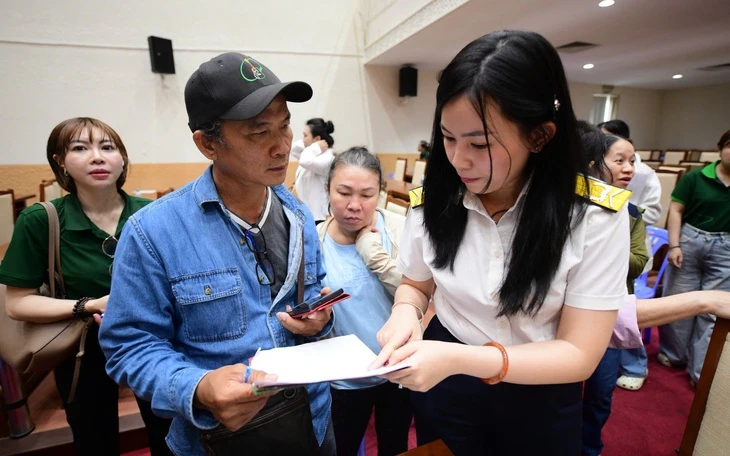 'Cấm' hộ kinh doanh có doanh thu thấp xuất hóa đơn: Hộ kinh doanh nhỏ lo gặp bất lợi 'Cấm' hộ kinh doanh có doanh thu thấp xuất hóa đơn: Hộ kinh doanh nhỏ lo gặp bất lợi