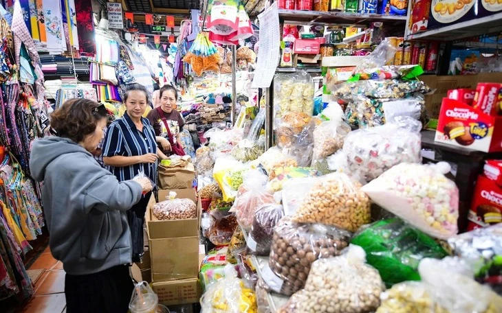 'Cấm' hộ kinh doanh có doanh thu thấp xuất hóa đơn: Hộ kinh doanh nhỏ lo gặp bất lợi 'Cấm' hộ kinh doanh có doanh thu thấp xuất hóa đơn: Hộ kinh doanh nhỏ lo gặp bất lợi