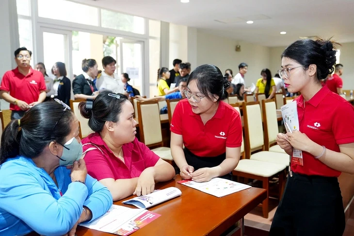 'Cấm' hộ kinh doanh nhỏ xuất hóa đơn: Nhiều bất cập, gây khó cho hộ kinh doanh 'Cấm' hộ kinh doanh nhỏ xuất hóa đơn: Nhiều bất cập, gây khó cho hộ kinh doanh