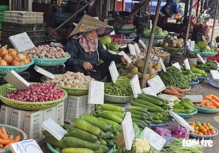 Cam sành, dưa hấu, thanh long, xoài... rớt giá thê thảm, điểm bán đổ thành đống