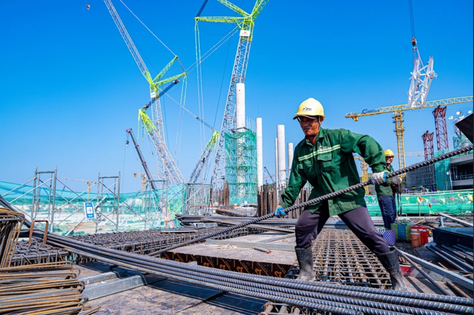 Cận cảnh nhà ga mới sân bay Phú Quốc bắt đầu lắp mái Cận cảnh nhà ga mới sân bay Phú Quốc bắt đầu lắp mái