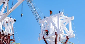 Cận cảnh nhà ga mới sân bay Phú Quốc bắt đầu lắp mái