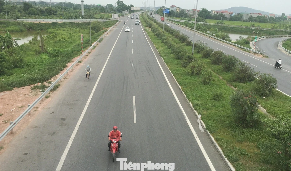 Cao tốc Hà Nội - Bắc Giang: Bao giờ hết bất cập giao thông hỗn hợp? Cao tốc Hà Nội - Bắc Giang: Bao giờ hết bất cập giao thông hỗn hợp?