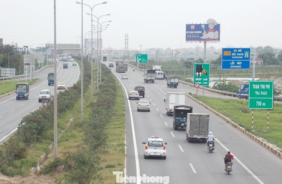 Cao tốc Hà Nội - Bắc Giang: Bao giờ hết bất cập giao thông hỗn hợp? Cao tốc Hà Nội - Bắc Giang: Bao giờ hết bất cập giao thông hỗn hợp?