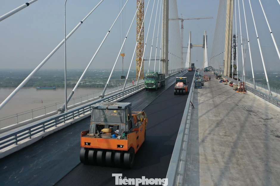Cầu dây văng thuộc top cao nhất Việt Nam băng băng về đích Cầu dây văng thuộc top cao nhất Việt Nam băng băng về đích