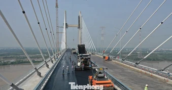 Cầu dây văng thuộc top cao nhất Việt Nam băng băng về đích